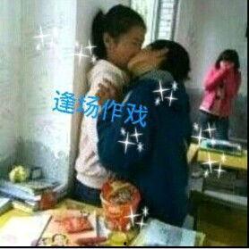 小学生接吻比赛视频,小学生接吻比赛趣味瞬间大盘点