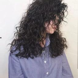 泡面卷烫发视频,轻松打造时尚卷发效果